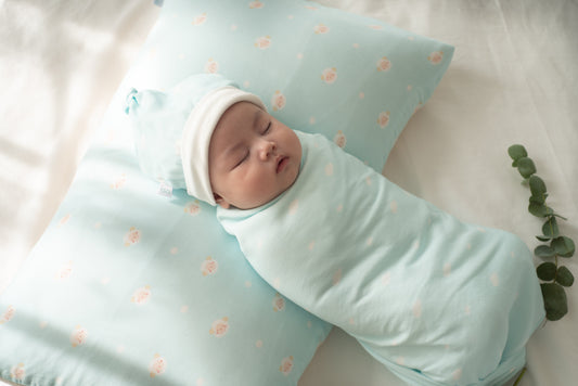 Swaddling: How to Comfort your Baby Safely and Naturally